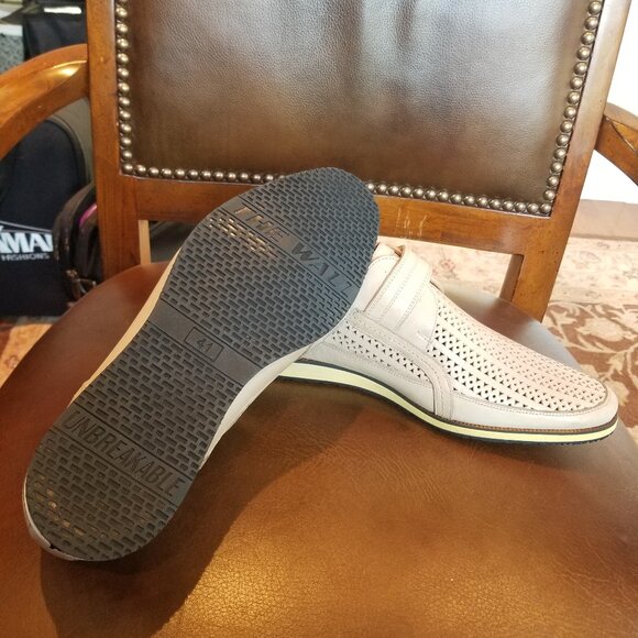 New and Unworn Mens Loafers - Picture 4 of 6